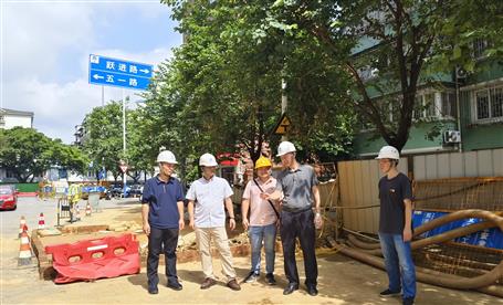 何勇到基礎(chǔ)分公司項(xiàng)目調(diào)研指導(dǎo)