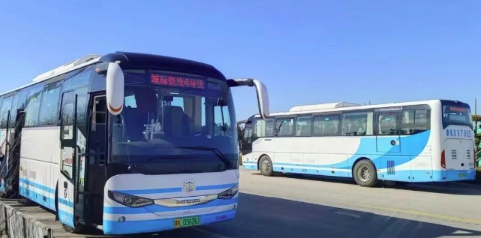 乘坐城際4號(hào)線(xiàn)，打卡布魯維斯、那香海、海草部落，連線(xiàn)貓頭山、火炬八街。